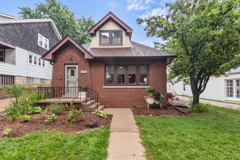 2124 N 84th, Wauwatosa, WI 53226