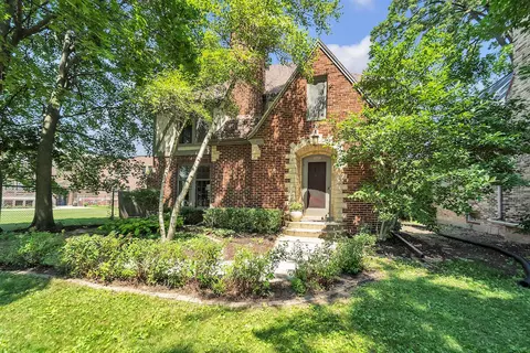 1212 E Henry Clay, Whitefish Bay, WI 53217