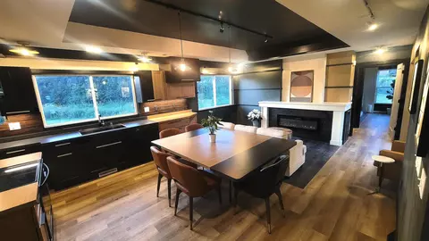 6901 W Beatrice, Milwaukee, WI 53223