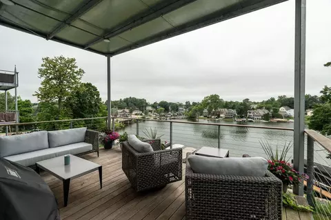 n52w35002 Lake #202, Oconomowoc, WI 53069