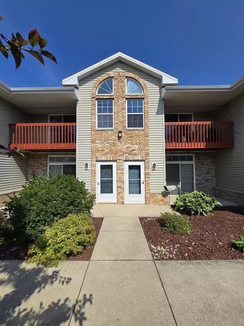 6198 S Creekside #13, Cudahy, WI 53110