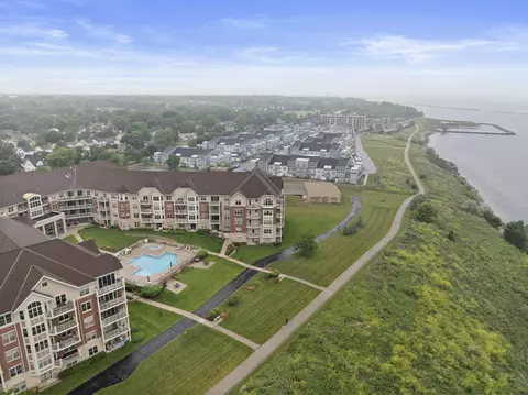 4120 S S Lk #263, Saint Francis, WI 53235