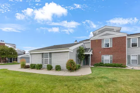 n17w26860 E Fieldhack #E, Pewaukee, WI 53072