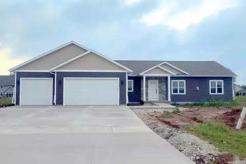 748 S Country, Fond Du Lac, WI 54935