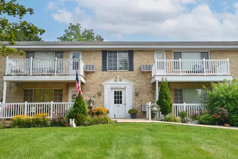 142 Heidel #7, Thiensville, WI 53092