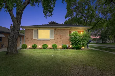 2480 S 94th, West Allis, WI 53227