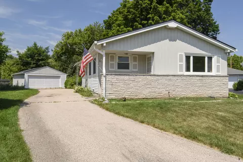 w183n8591 Lawrence, Menomonee Falls, WI 53051