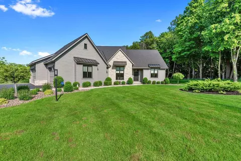 13480 N Silver Fox #53W, Mequon, WI 53097