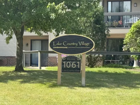 1061 Regent #628, Oconomowoc, WI 53066