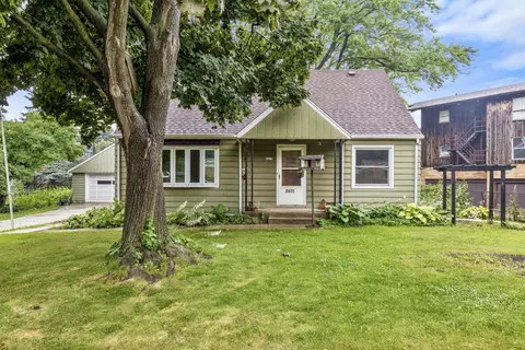 2477 S 99th, West Allis, WI 53227