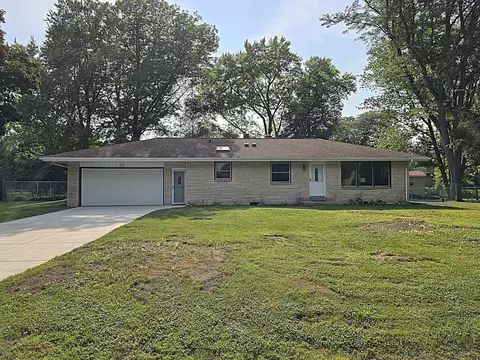 w154n8167 Valley Vw, Menomonee Falls, WI 53051