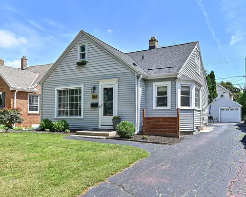 2508 N 62nd, Wauwatosa, WI 53213