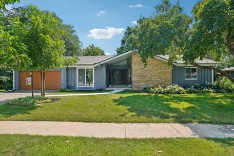 8887 Garden, Greendale, WI 53129