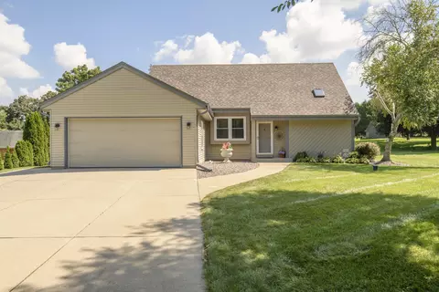 w273s2112 Fenway, Waukesha, WI 53188