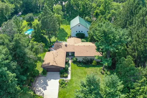 986 Indian Hls, Fontana, WI 53125