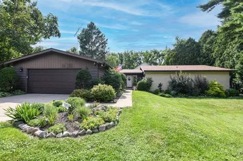 986 Indian Hls, Fontana, WI 53125