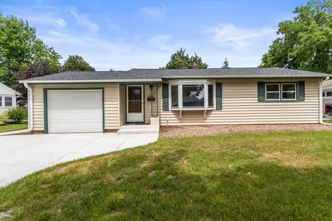 1316 Bluebird, Waukesha, WI 53188