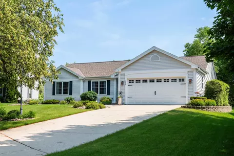 779 Holly Patch, Pewaukee, WI 53072