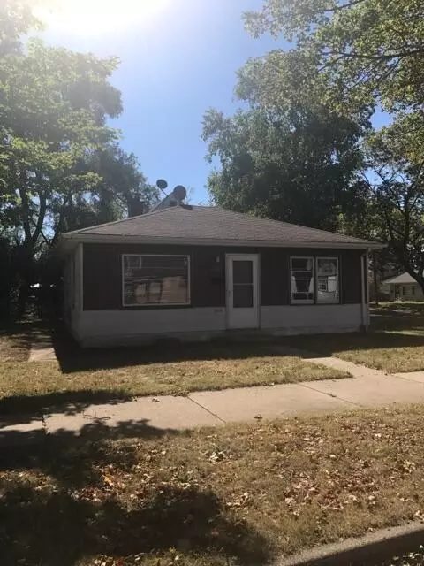 5725 W Carmen, Milwaukee, WI 53218