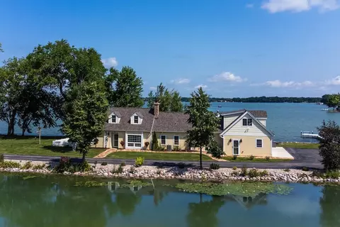 1228 W Wisconsin, Oconomowoc, WI 53066