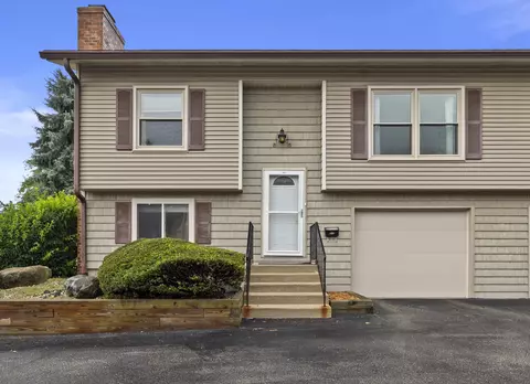10230 W Parkedge, Franklin, WI 53132