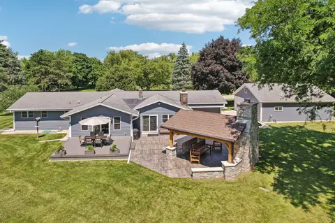 1402 Parry, Hartland, WI 53029