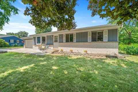 219 Manor, Fredonia, WI 53021