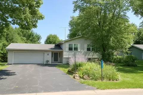 1076 N School, Silver Lake, WI 53170