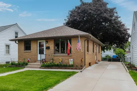 2212 S 91st, West Allis, WI 53227