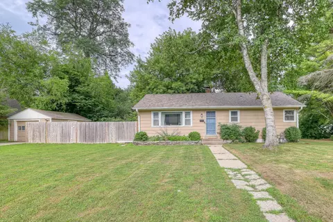 6171 N Apple Blossom, Glendale, WI 53217