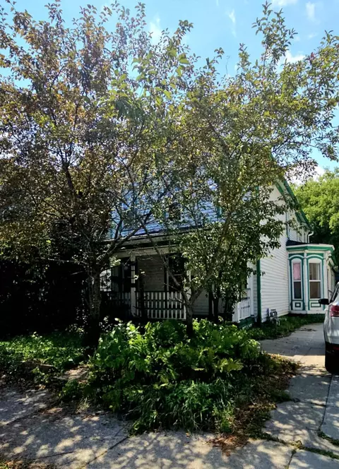 1120 College, Racine, WI 53403