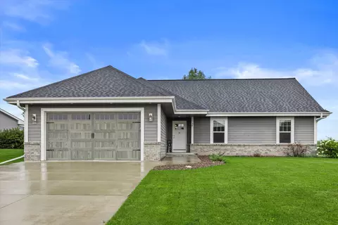 232 Farmstead, Slinger, WI 53086