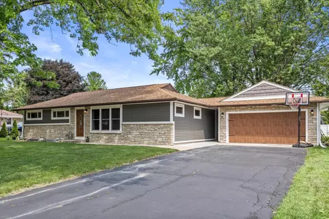 1506 S Green Rdg, New Berlin, WI 53151