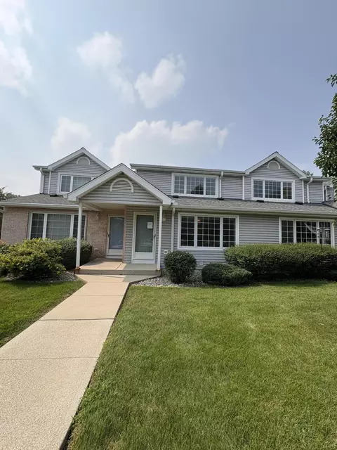 10081 W Whitnall Edge #F, Franklin, WI 53132