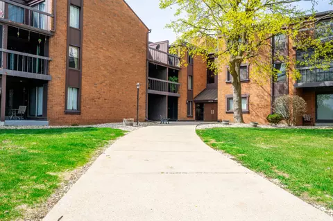 4215 N 100th #302, Milwaukee, WI 53222