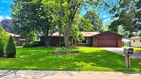 3331 Green Mdws, Elmwood Park, WI 53405
