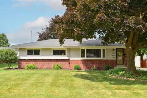 w171n9335 Briarwood, Menomonee Falls, WI 53051