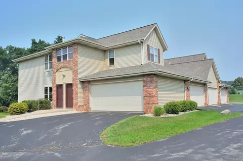 1014 E Woodview #1, Slinger, WI 53086