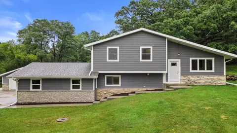 w314s8090 Whitmore, Mukwonago, WI 53149