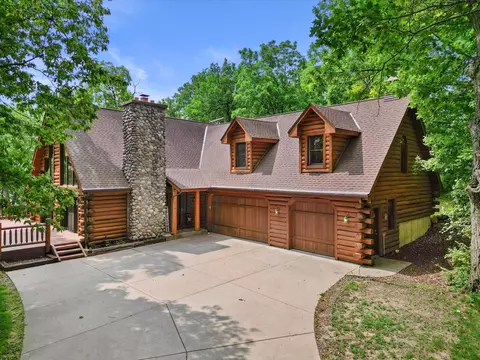 5633 Contour, Waterford, WI 53185