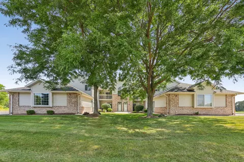 4740 W Maple Leaf, Greenfield, WI 53220