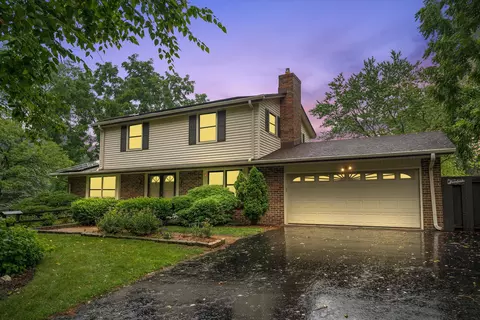 9170 Edge O Woods, Cedarburg, WI 53012