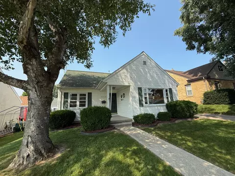 1018 Pine, Manitowoc, WI 54220