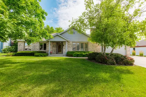 n50w17152 Chestnut, Menomonee Falls, WI 53051