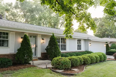 2465 Castle, Brookfield, WI 53045