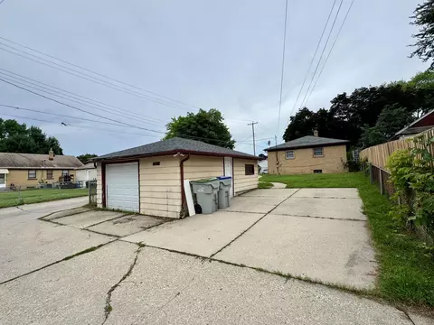 4820 N 72nd, Milwaukee, WI 53218
