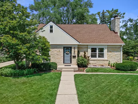 8338 Jackson Park, Wauwatosa, WI 53213