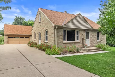 1005 Garvens, Brookfield, WI 53005