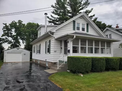 1117 Buena Vis, Waukesha, WI 53188