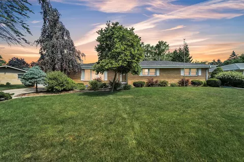 3759 N Bay, Racine, WI 53402